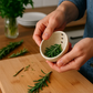 Éplucheur à herbes en poterie (Jon Hamblin Handmade®) - ACHETEZ-EN 3 ET BÉNÉFICIEZ DE 20 % DE RÉDUCTION ET DE LA LIVRAISON GRATUITE