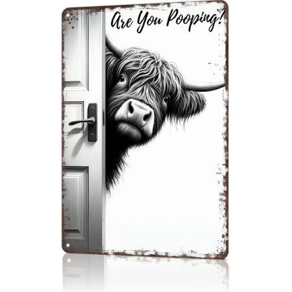 Panneau vintage en aluminium représentant une vache des Highlands : décoration murale de salle de bains en noir et blanc avec l'inscription humoristique « Are You Pooping? »