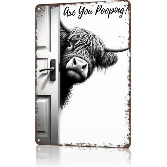 Panneau vintage en aluminium représentant une vache des Highlands : décoration murale de salle de bains en noir et blanc avec l'inscription humoristique « Are You Pooping? »
