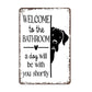 Panneau vintage en aluminium représentant une vache des Highlands : décoration murale de salle de bains en noir et blanc avec l'inscription humoristique « Are You Pooping? »